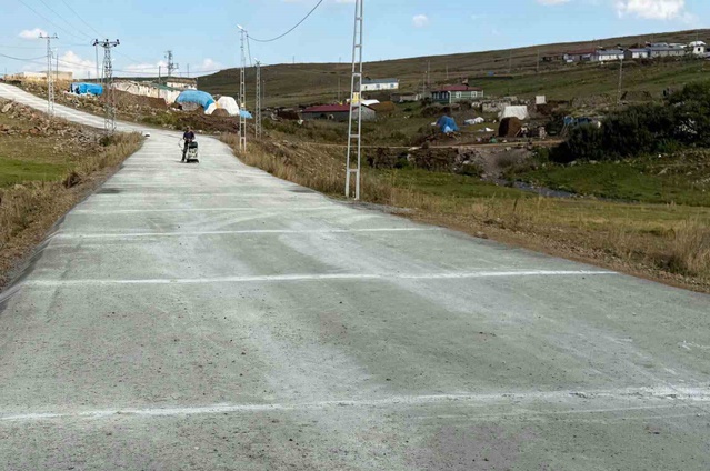 Kars Valisi Polat, Susuz'da köy yolları için yatırımların süreceğini söyledi