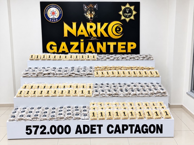Gaziantep'te ikamete düzenlenen operasyonda 572 bin uyuşturucu hap ele geçirildi