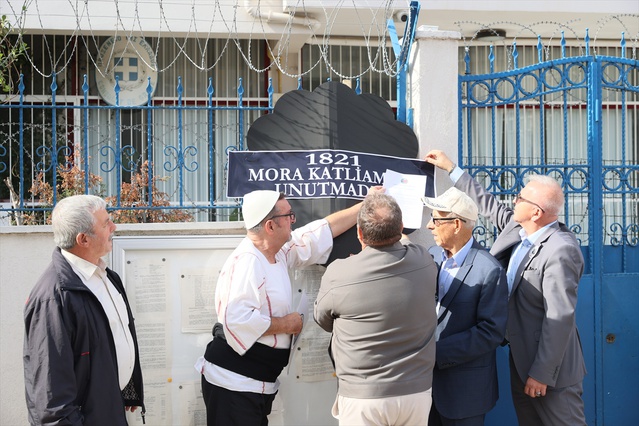 Mora katliamı 205. yılında Edirne'de Yunan Konsolosluğu önünde siyah çelenkle anıldı
