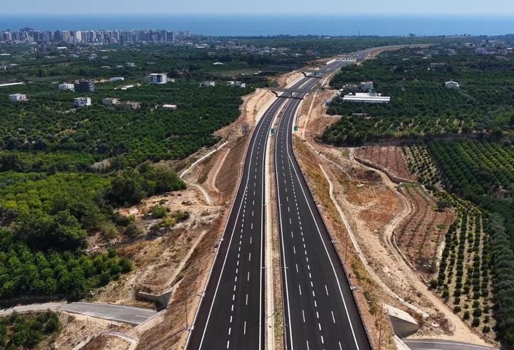 Çeşmeli-Kızkalesi Otoyolu’nda sona doğru: 2,5 saate varan seyahat süresi 18 dakikaya düşecek