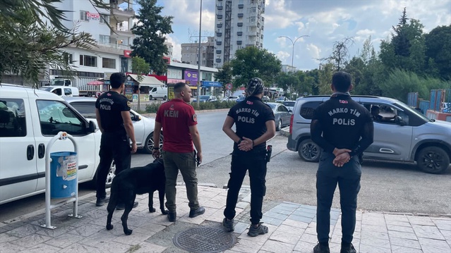 Adana'da polis okul çevresinde narkotik köpekli denetimi eğitim yılı boyunca sürdürecek