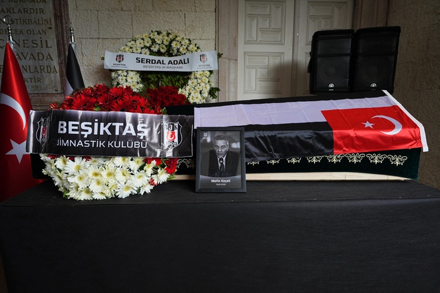 Beşiktaş'ın 77 yaşındaki eski yöneticisi Metin Keçeli için cenaze töreni düzenlendi