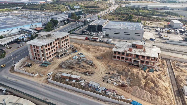 Kocaeli Çayırova'da 24 sınıflı meslek lisesinin kaba inşaatı tamamlandı