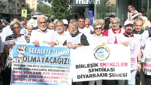 Diyarbakır'da emekli örgütleri 8 bin 77 liralık seyyanen zam için AYM kararı bekliyor
