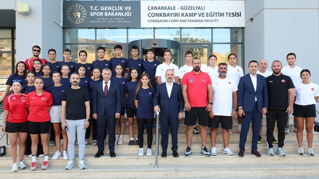 Bakan Yardımcısı Turan, Çanakkale'de milli sporcuların kamp sürecini takip etti