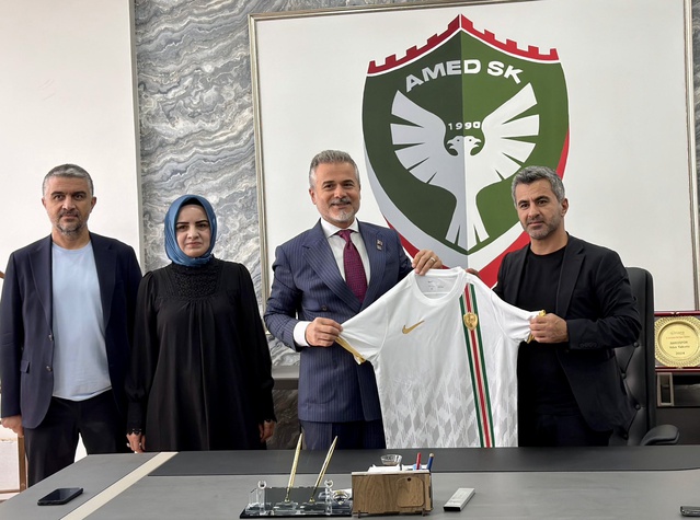 Yeniden Refah Partisi Genel Başkan Yrd. Kılıç, Amedspor Başkanı Eren'i ziyaret etti.
