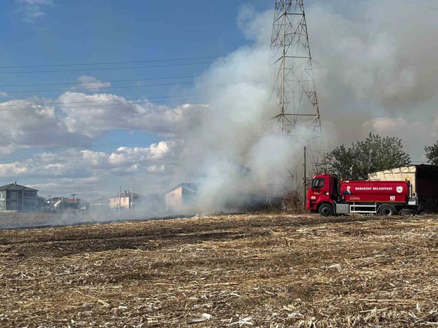 Kırklareli Babaeski'de hayvan çiftliğinde çıkan yangın itfaiye ekiplerince söndürüldü