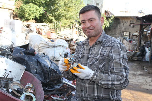 Hatay Reyhanlı'da sanatçı 50 bin parça atıkla Büyük İskender heykelini tamamladı