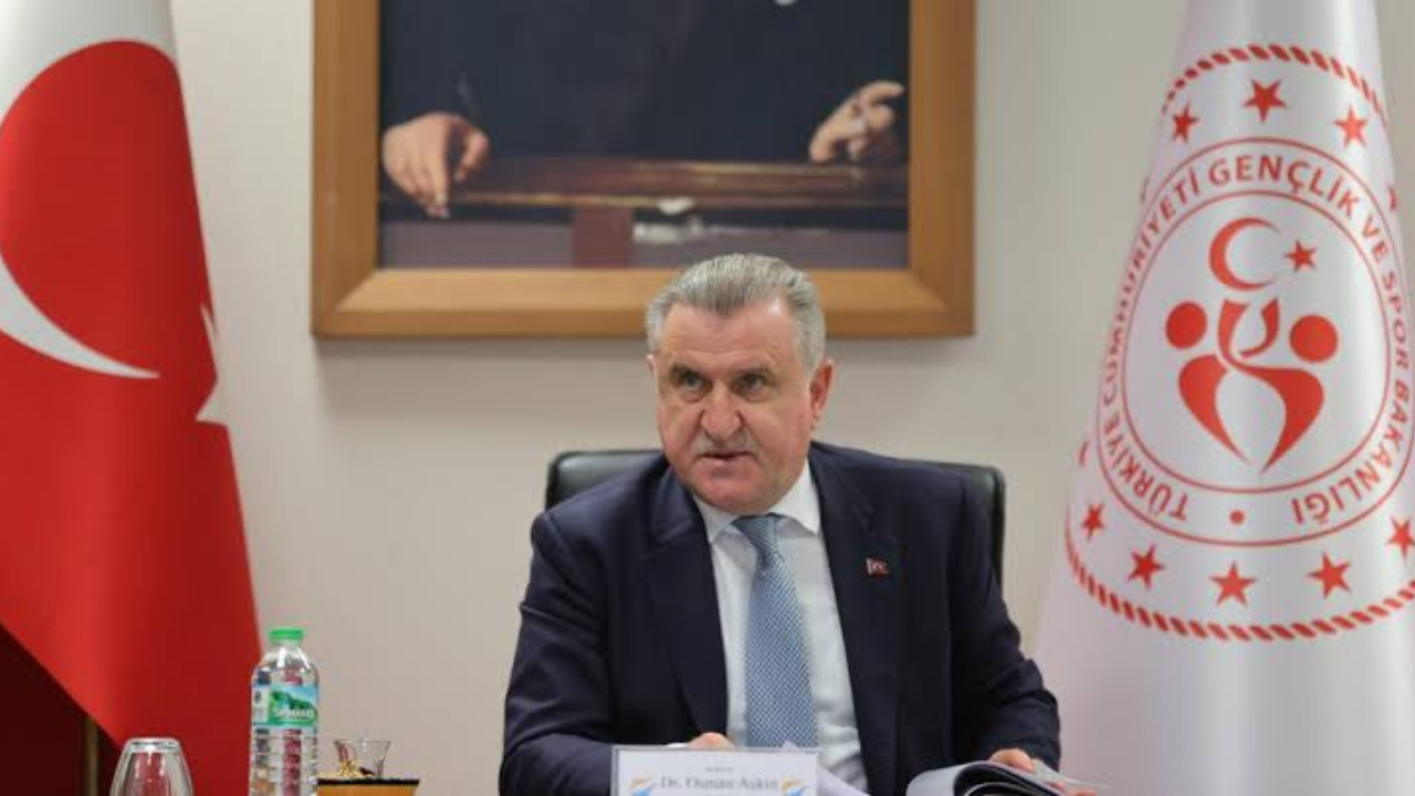 Bakan Bak’tan 15 yaşındaki Yağız Kaan Erdoğmuş’a tebrik