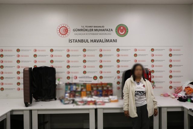 Gümrük ekipleri İstanbul Havalimanı'nda 20 kilo 260 gram metamfetamin ele geçirdi
