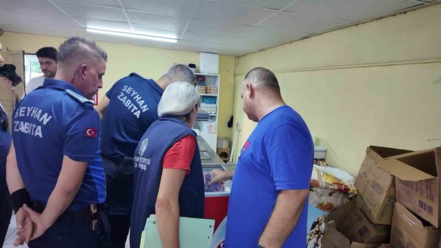 Seyhan'da zabıta, okul kantinlerinde yasaklı gıdaları satıştan men etti