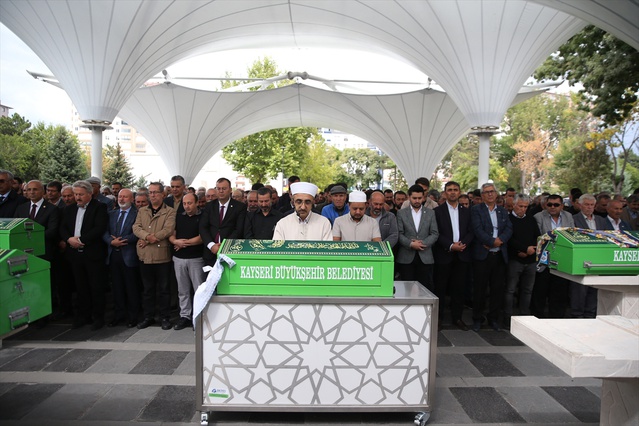 Kayseri Hacılar'da başına taş düşen 3 yaşındaki çocuk son yolculuğuna uğurlandı