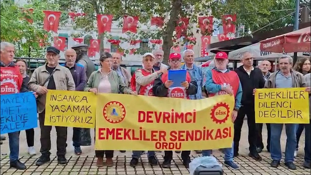 Dev Emekli Sen Ordu Şubesi, seyyanen zam talebini Tahıl Pazarı'nda eyleme taşıdı