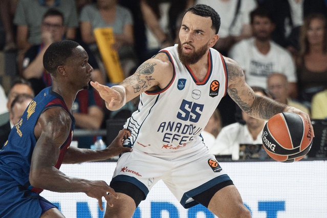 Anadolu Efes, EuroLeague’e mağlubiyetle başladı
