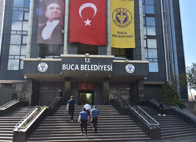 İzmir Buca Belediyesi'ne 150 milyon TL'lik araç kiralama borcundan haciz geldi