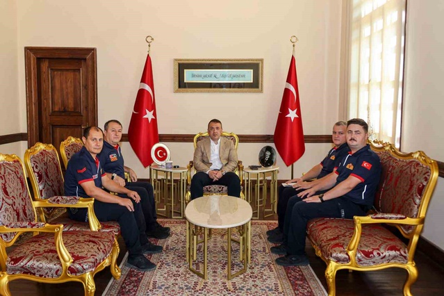 Bilecik Valisi Sözer, İtfaiye Haftası'nda itfaiye personelini kabul etti
