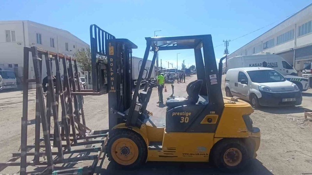 Manavgat'ta forkliftin vinç demirlerine çarpan motosiklet sürücüsü hayatını kaybetti