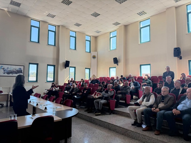 Tekirdağ Malkara'da üreticilere sarı cücelik, 15 Kasım sonrası ekim uyarısı anlatıldı