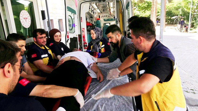 Kayseri Yeşilhisar'da muhtar, tatbikattaki yaralıları gerçek sanıp yardıma koştu