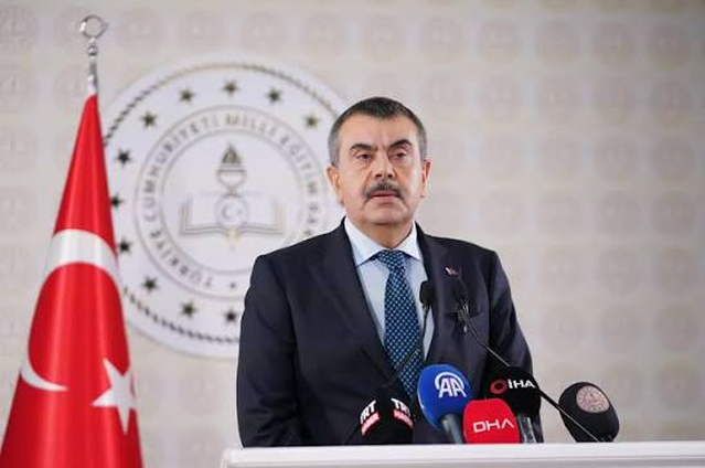 Bakan Tekin, Turgutlu saldırısı sonrası velilere sosyal medya takibi çağrısı yaptı