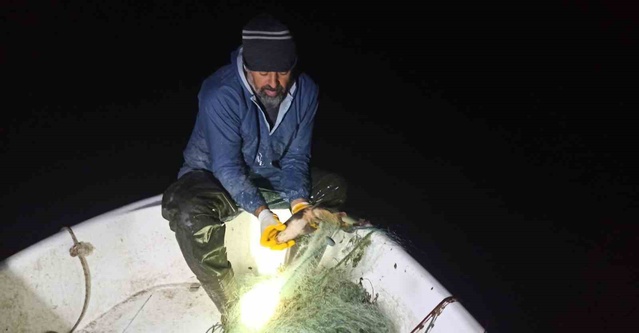 Isparta Eğirdir'de yaklaşık 600 metrelik kaçak ağ ele geçirildi, balıklar suya bırakıldı
