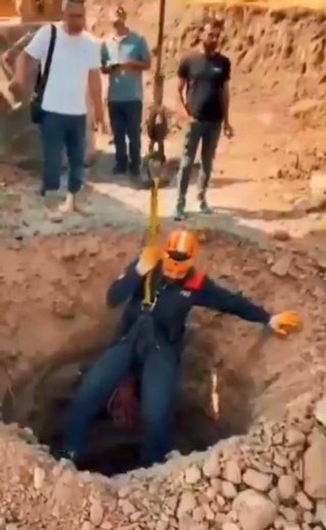 Bingöl Yamaç'ta 10 metrelik çukurda mahsur kalan köpek AFAD ekiplerince kurtarıldı