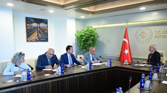 Bakan Uraloğlu, Tacikistan Büyükelçisi İmomi'yi ulaştırma iş birliği için ağırladı