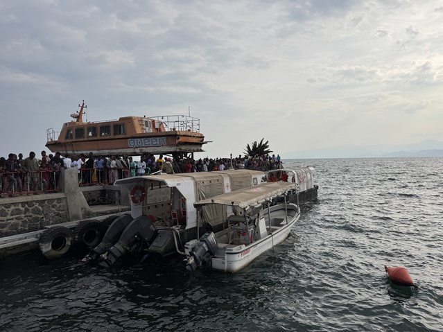 Demokratik Kongo'nun doğusundaki Kivu Gölü'nde tekne alabora oldu, en az 12 kişi öldü
