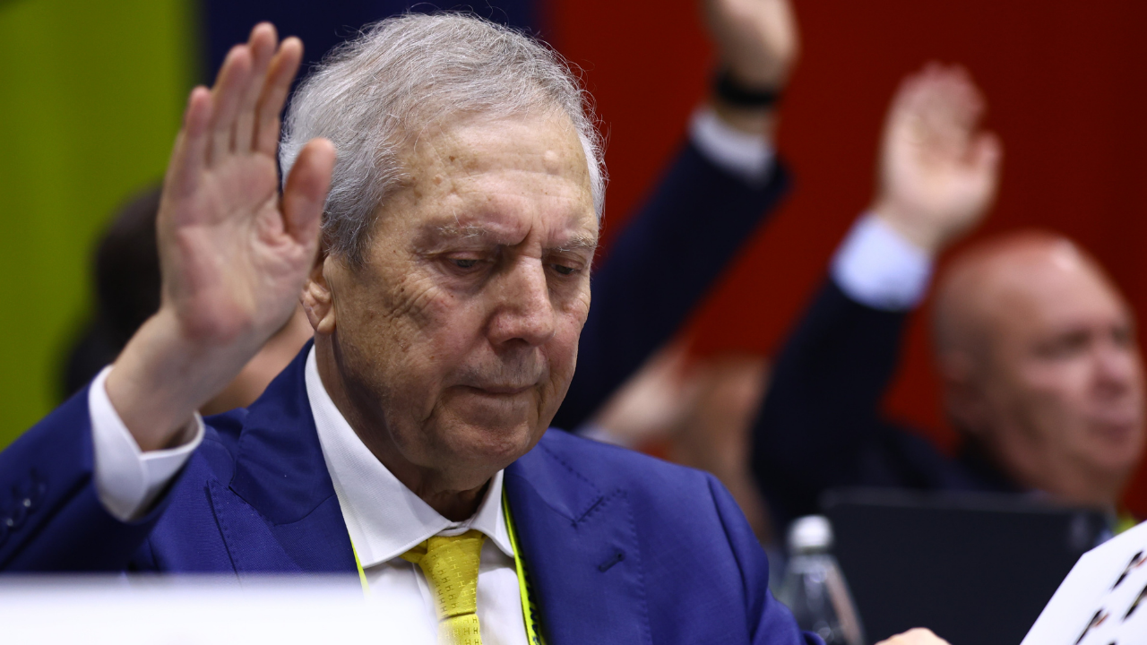 Fenerbahçe’de yönetim ve denetim kurulu ibra edildi