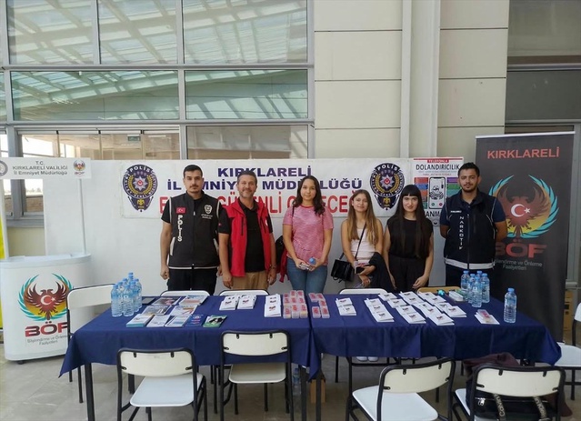 Kırklareli'de polis, yaklaşık 3 bin 500 üniversite öğrencisini bilgilendirdi