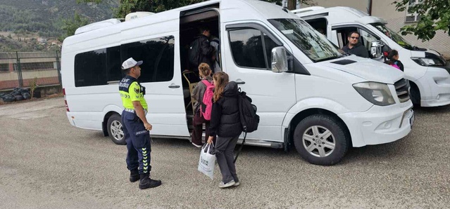 Bilecik'te jandarma, il genelinde okul çevresi denetimini 80 personelle yaptı
