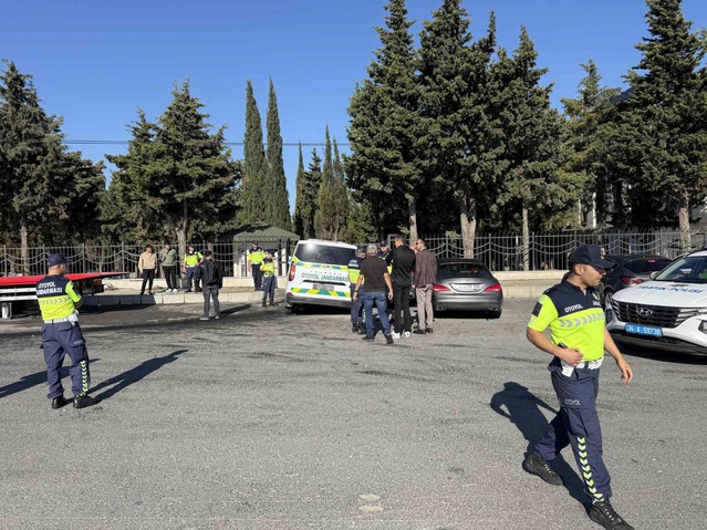 Silivri'de jandarma aracının karıştığı kazada 3 jandarma ve kadın sürücü yaralandı