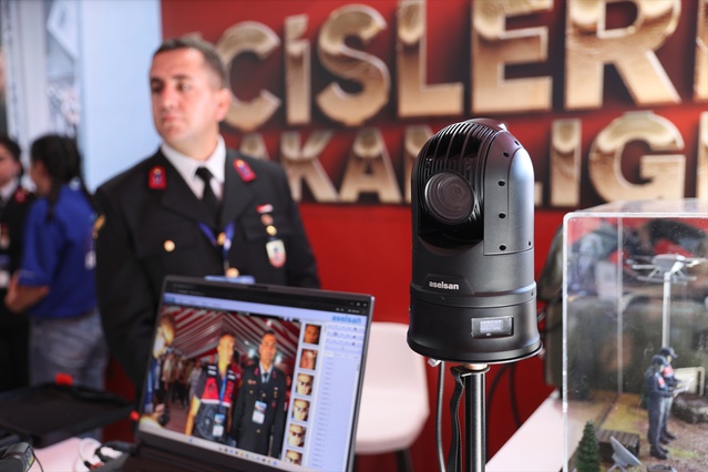 Şanlıurfa'da yapay zeka destekli Karagöz, TEKNOFEST'te jandarmaya destek veriyor