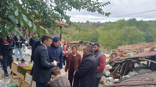 Mudanya'da sağanak sonrası su baskını: Evde mahsur kalan anne ve 3 çocuk tahliye edildi