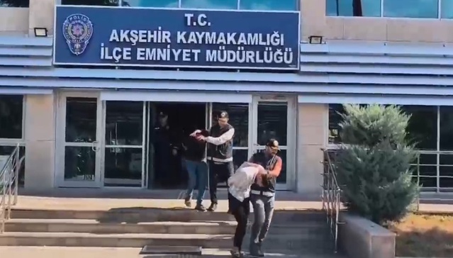 Manisa'da 4,5 milyonluk altın dolandıran 2 şüpheli kaçtıkları Akşehir'de kıstırıldı