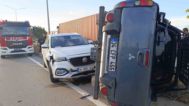 Tekirdağ'da kaçırdığı iddia edilen otomobil yayaya çarptı, 3 kişi yaralandı