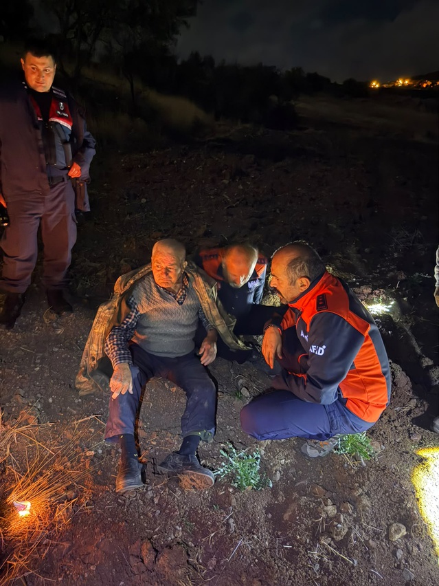 Burdur Yeşilova'da kaybolan İbrahim Çevik (89), dün gece dağda uyurken bulundu