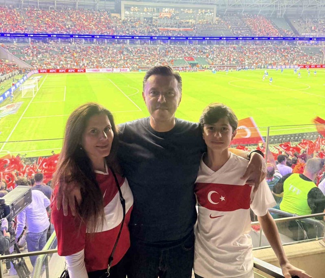 AK Partili Hatipoğlu, Milli Takım'ın Fransa'ya 1-0 yenildiği maçı tribünden izledi
