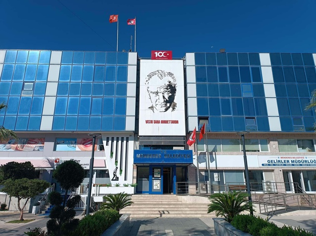 İzmir Menderes'te belediye soruşturmasının ikinci dalgasında 7 şüpheli tutuklandı