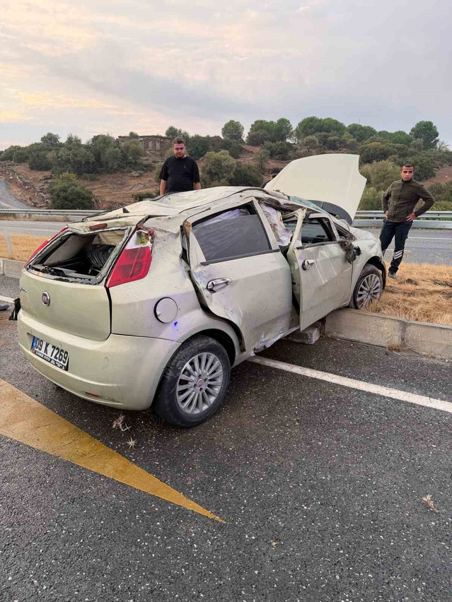Aydın Çine'de otomobil refüje çarpıp takla attı, 4 kişi yaralandı
