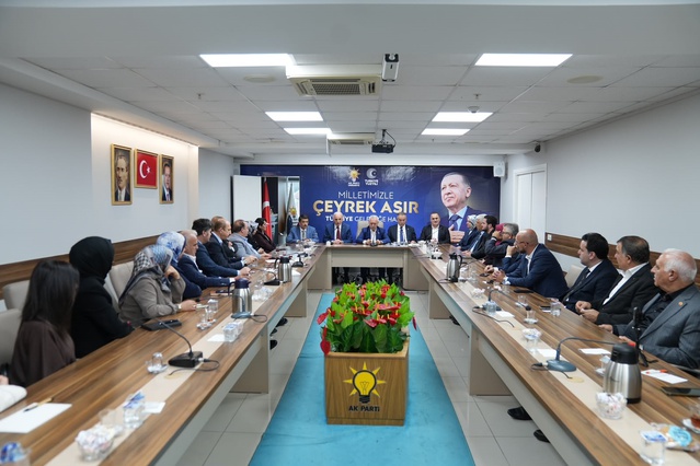 İçişleri Bakanı Çiftçi, Türkiye Yüzyılı Buluşmaları'nda Ümraniye'de esnafla buluştu