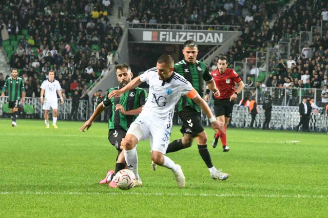 Berk İsmail Ünsal'ın iki golüyle Sakaryaspor, Kütahya Futbol Spor Kulübü'nü 2-0 yendi