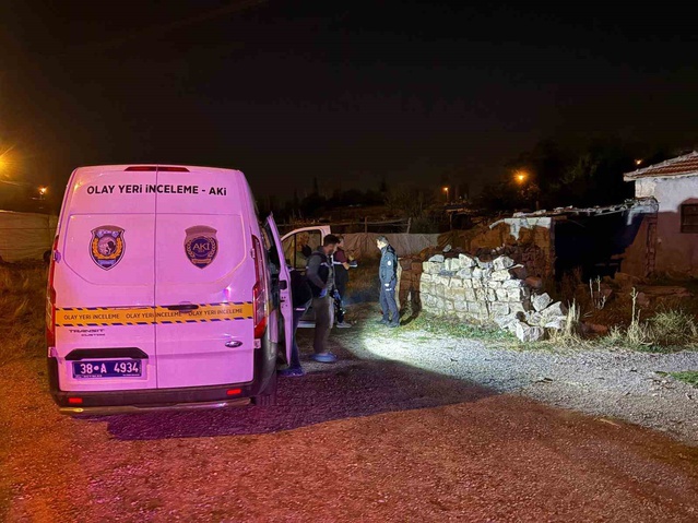 Kayseri Kocasinan'da iki kardeş müstakil evde bıçakla birbirini yaraladı