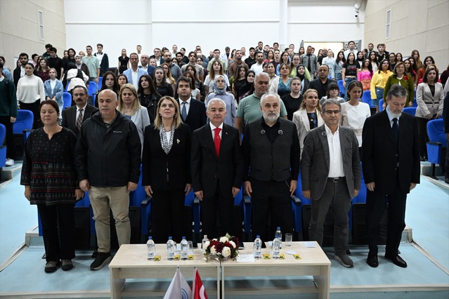 Teoman Duralı, KLÜ'deki konferansta Felsefe Bölümü'nün kuruluşuna katkılarıyla anıldı