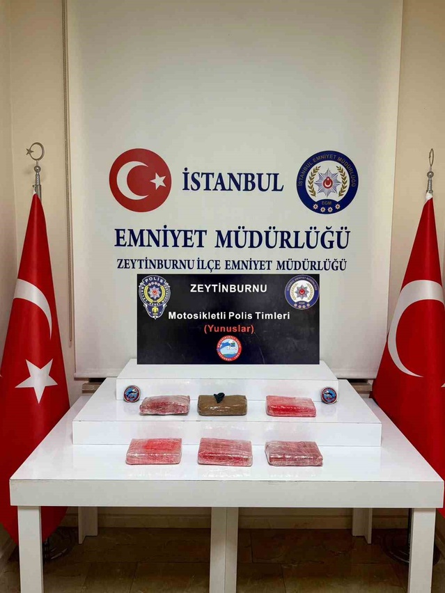 Zeytinburnu'nda araçta 6 kilo 650 gram kokain bulundu, 2 şüpheli tutuklandı