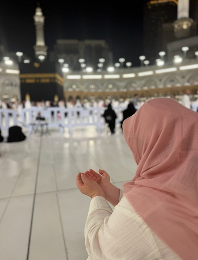 Rüyasında Kabe'yi gören Down sendromlu Hüma, hayırsever desteğiyle umreye gitti