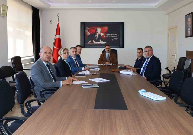 Aydın Karacasu'da okul güvenliği tedbirleri Kaymakam Battal başkanlığında ele alındı