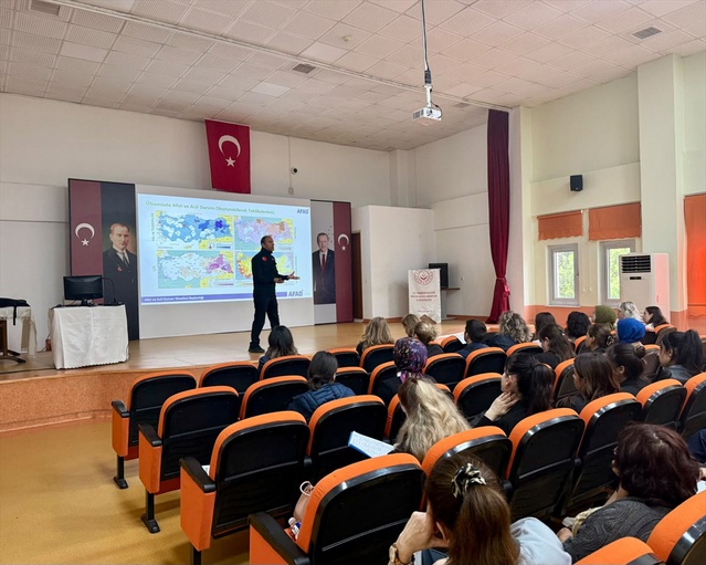 Tekirdağ'da çocuk ve sevgi evleri personeline afet farkındalık eğitimi verildi