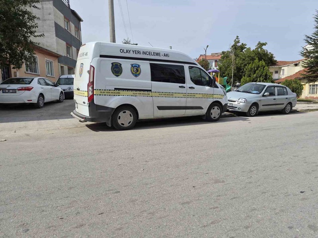 Eskişehir Tepebaşı'nda 52 yaşındaki yeni emekli apartmanın merdiven altında ölü bulundu
