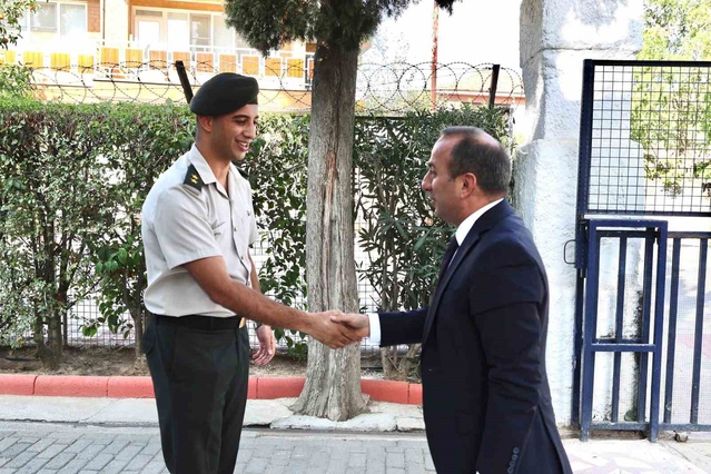 Çine Kaymakamı Erdoğan, yeni atanan Üsteğmen Çınar'ı ziyaret edip başarılar diledi.